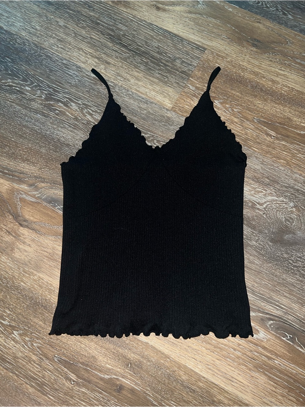 Black Scalloped V-Neck Ribbed Cami Tank Top